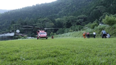 20190430 小熊於特生上直升機1(林務局提供)